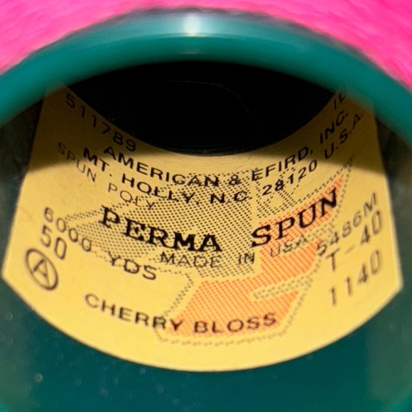 Bundle Of Yarn And Thread - Picture 16 of 16